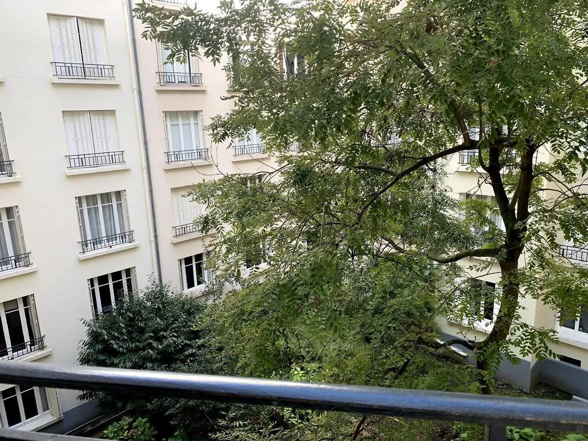 De Charme Tour Eiffel 아파트 *